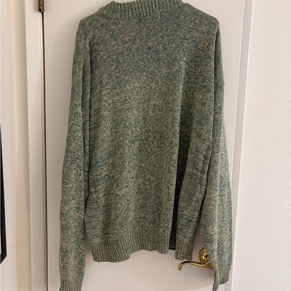 Eddie Bauer Men's Crewneck Sweater in Green - Picture 3 of 3